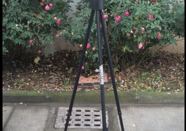 Brand new ! HEAVY-DUTY TALL TRIPOD